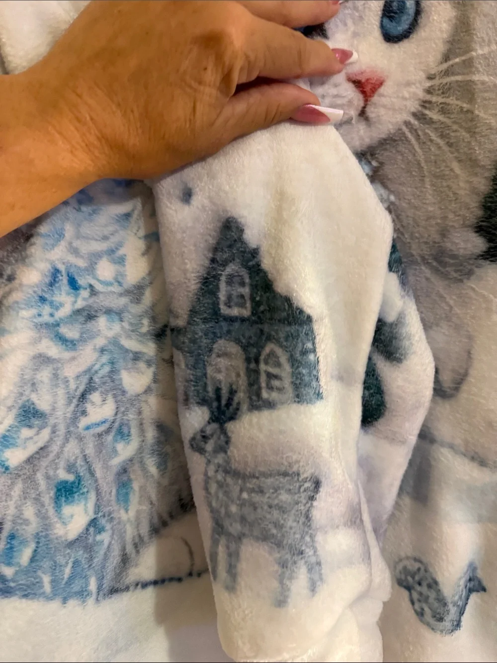 Plush Winter Cat Pullover for Cats - White & Blue